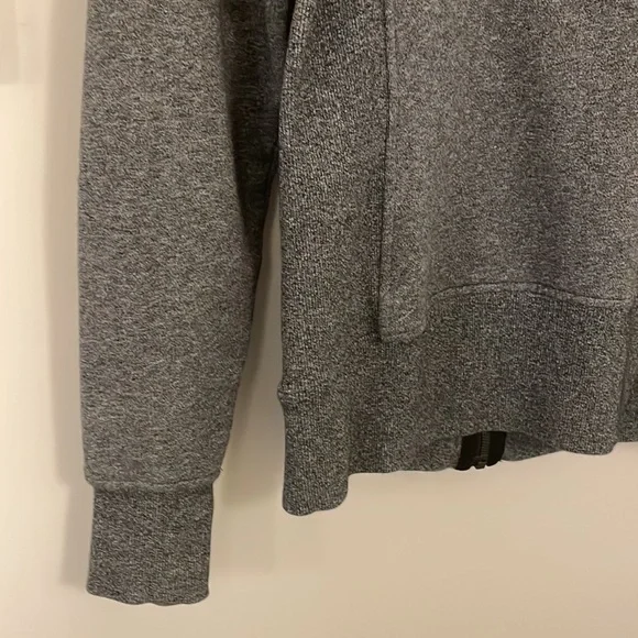 Lululemon Scuba gray full zip Great condition. Womens size 6 - Picture 5 of 9